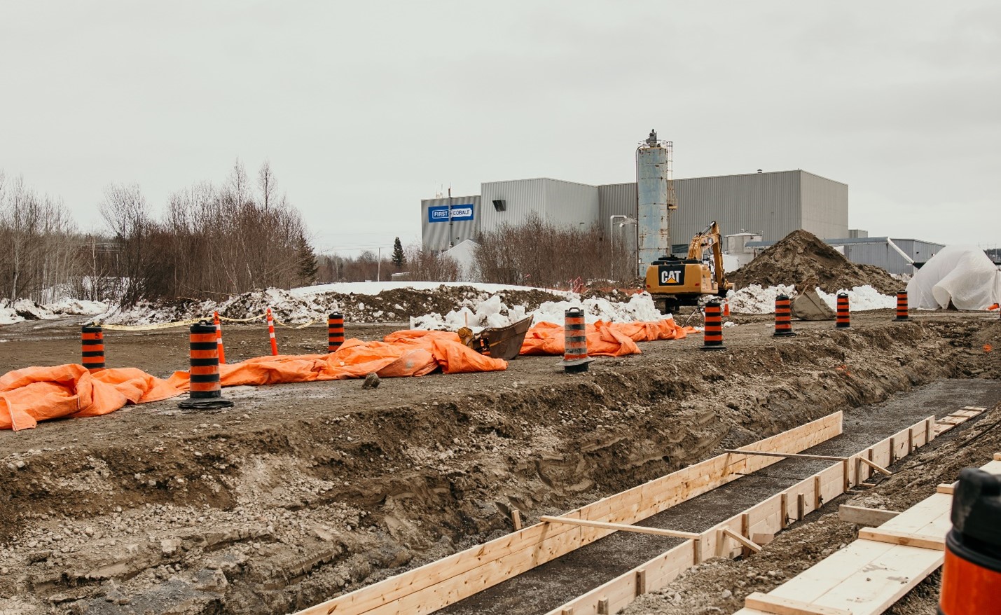 Preparing foundations along north wall of Solvent Extraction Plant