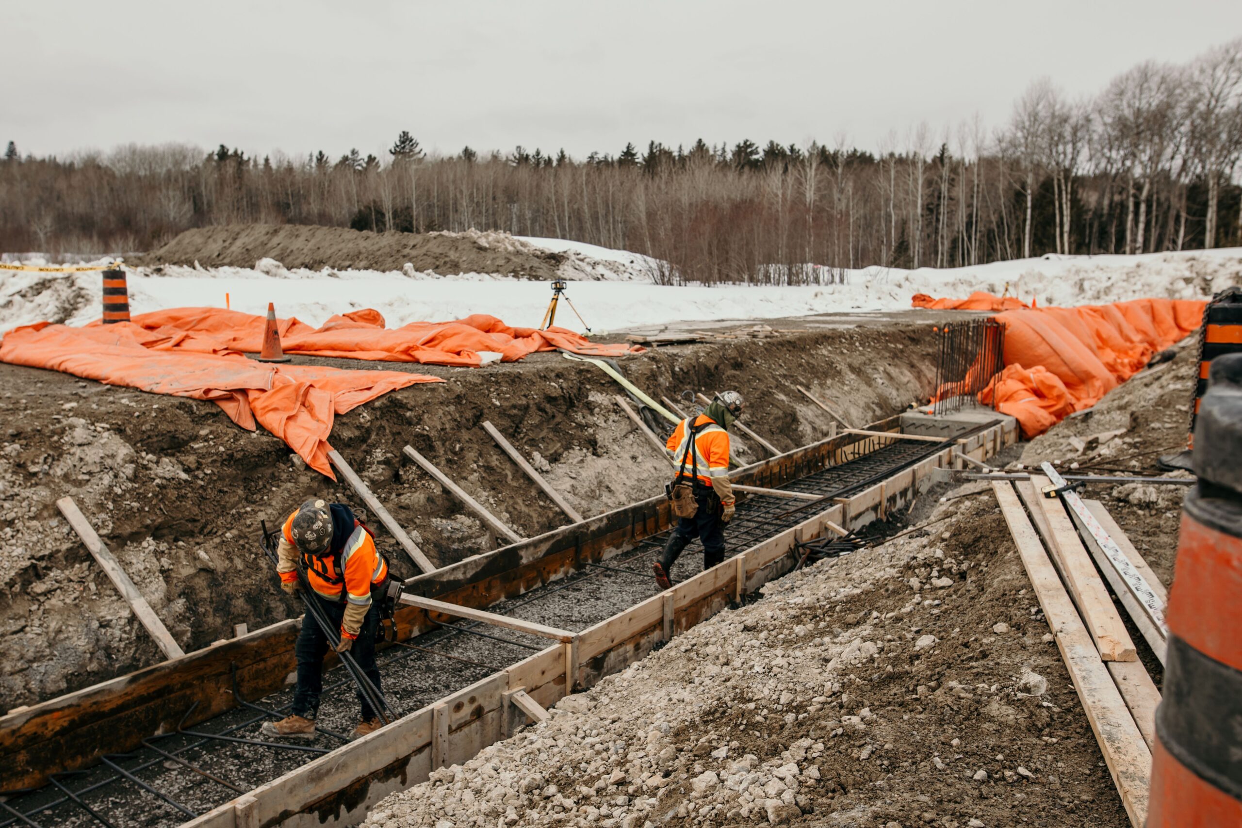 Preparing foundations for first concrete along south wall of Solvent Extraction Plant